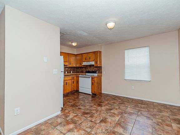 3rd image of 719 S Berthe Ave APT 8
