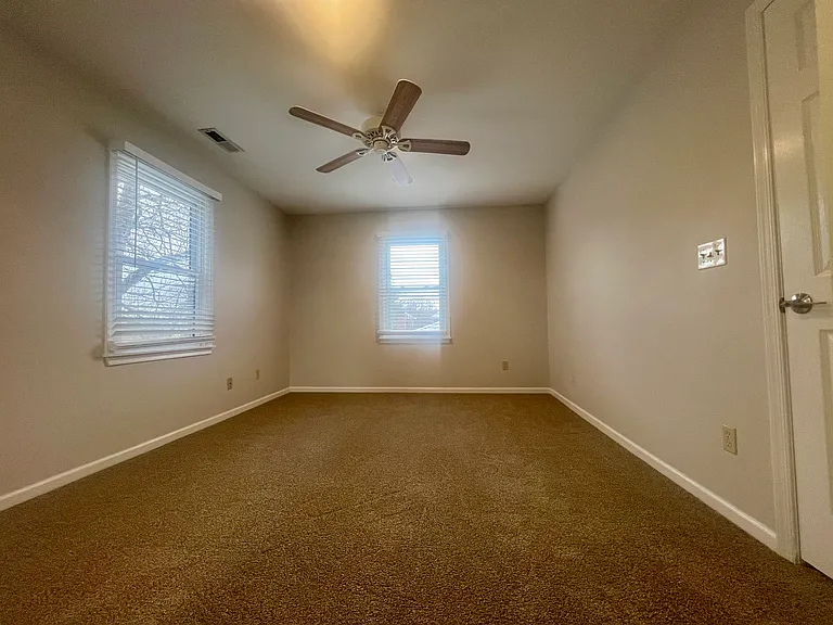 2703 Arctic Ave #B — Photo 8