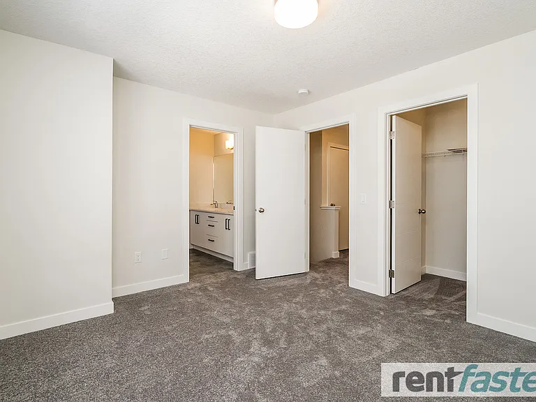 600 Bellerose Dr — Photo 15