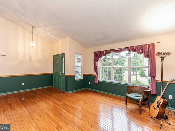 5th image of 119 Foxhound Dr