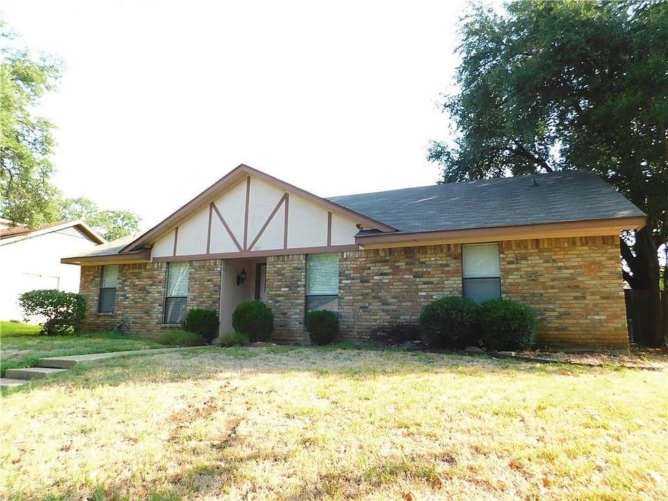 1st image of 1207 River Oaks Dr