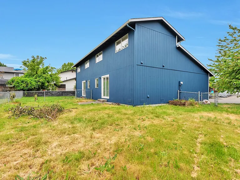 1702 C St SE #B — Photo 16