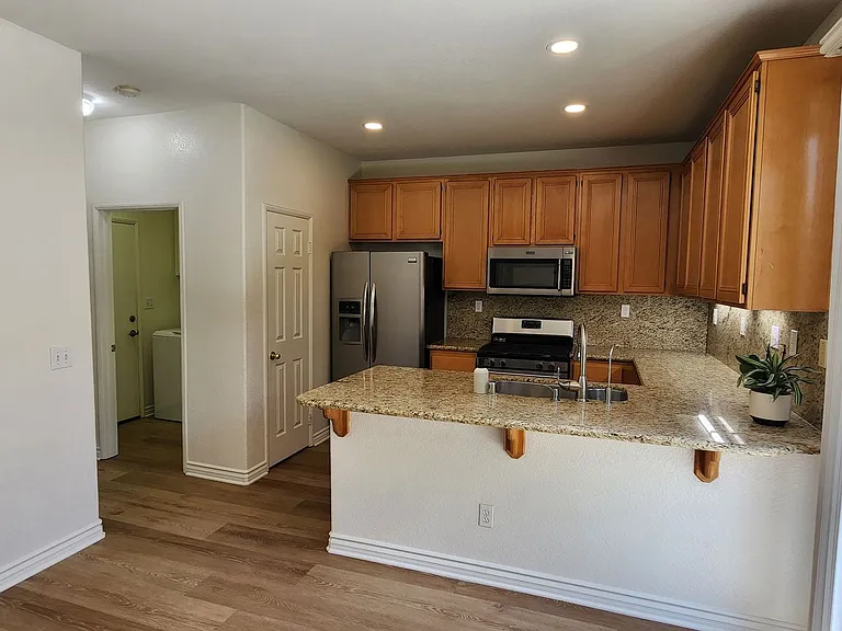 26 Anglesite — Photo 9