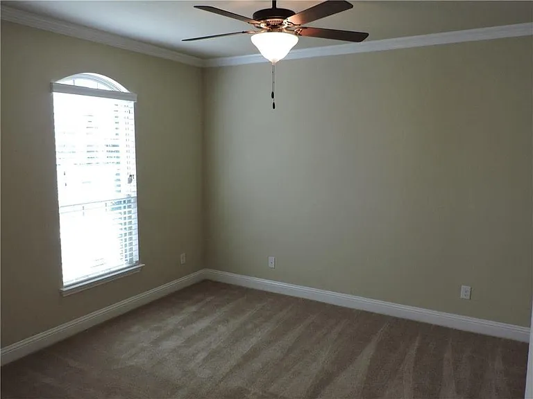 1156 Roma Dr — Photo 11
