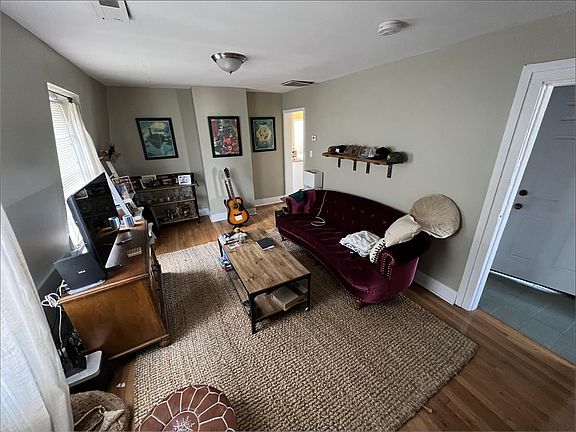 4th image of 482 W Fountain St Floor 3