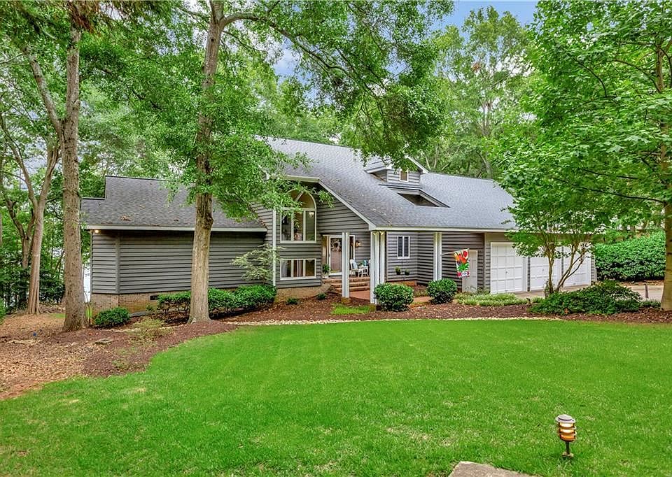 1st image of 302 Paradise Cir