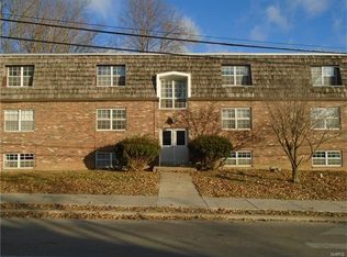 817 E Washington St APT 9, Belleville, IL 62220