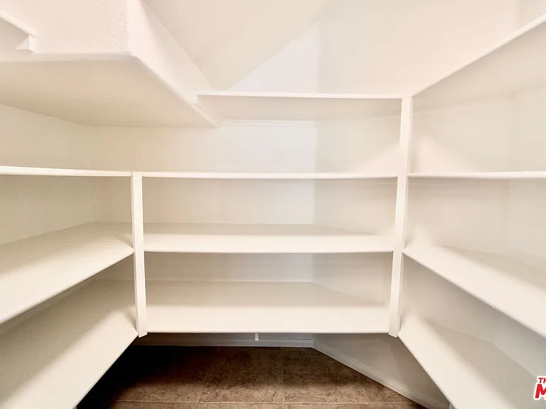 1124 Acapulco Ave — Photo 15