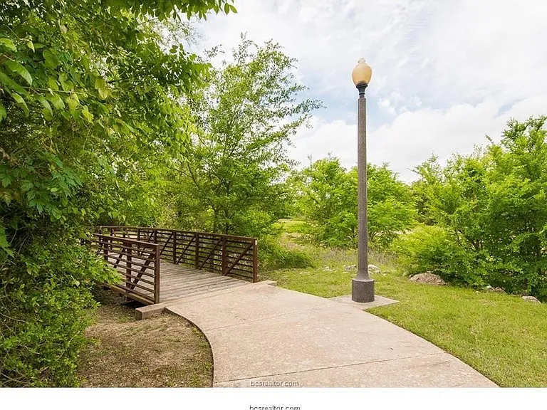 305 Stone Chase Ct — Photo 25