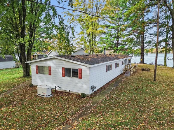 675 Peace Haven St, Gladwin, MI 48624
