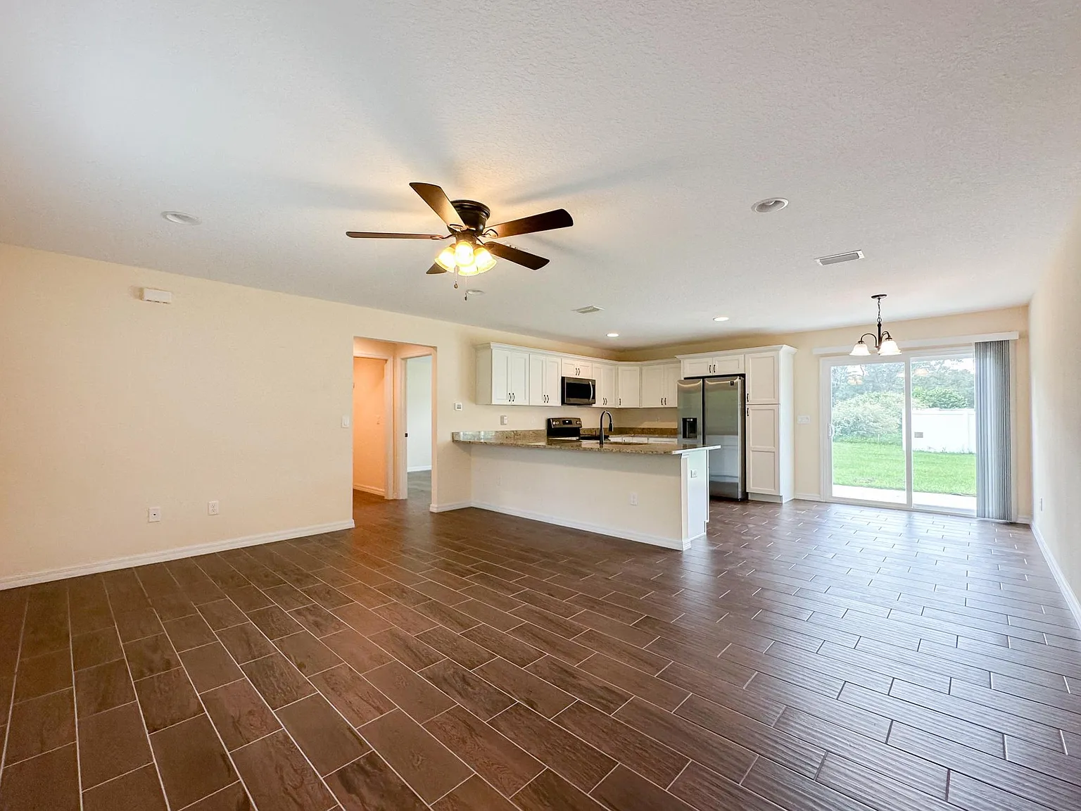 3 bed, 1240 sqft, $1,650 — Photo 2