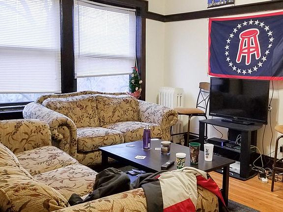 2nd image of 1453 W Cornelia Ave #3
