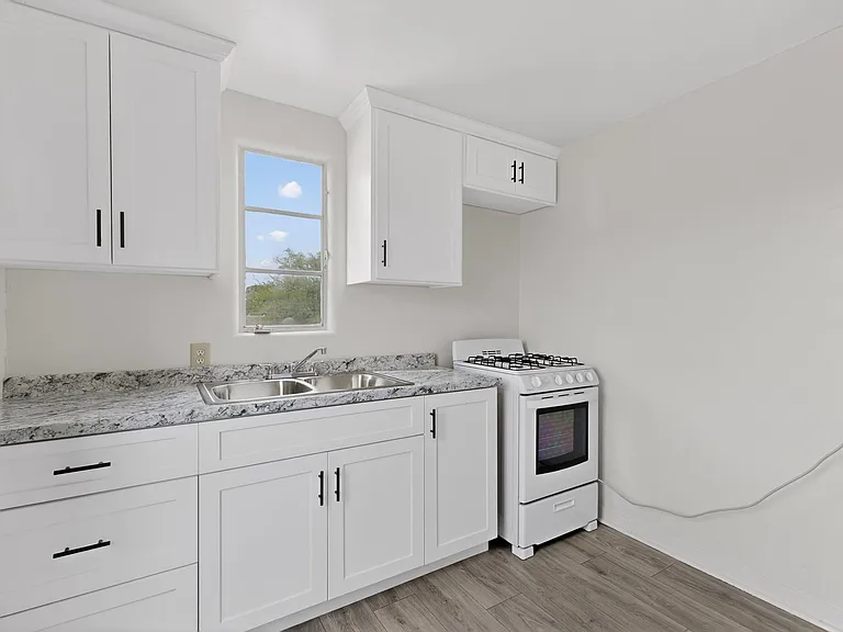 535 Washington St NE #1 — Photo 5
