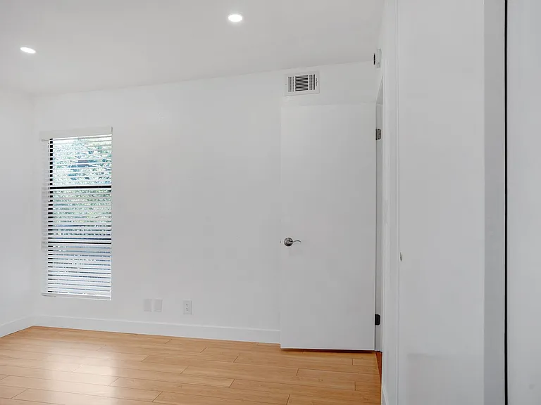 453 Ivy St — Photo 16