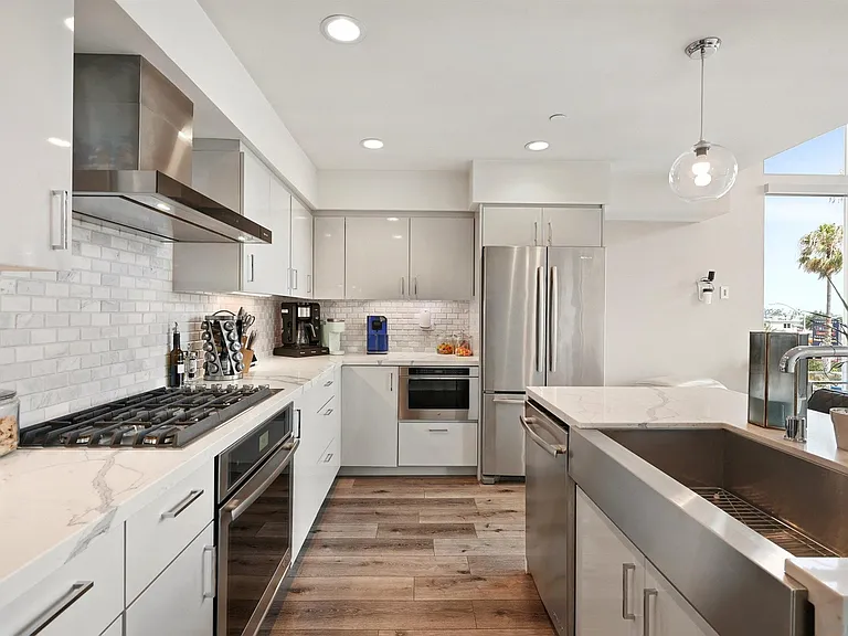 3030 Jarvis St #7 — Photo 26