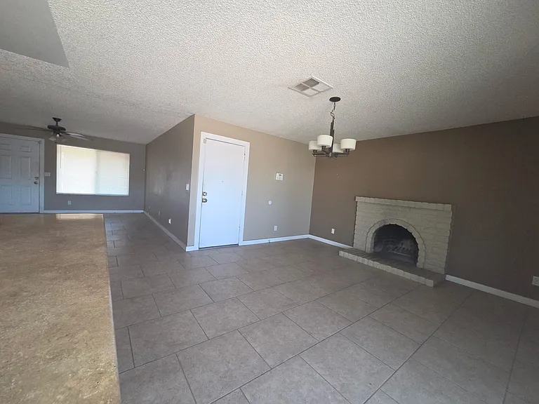 804 W Colgate Dr — Photo 7