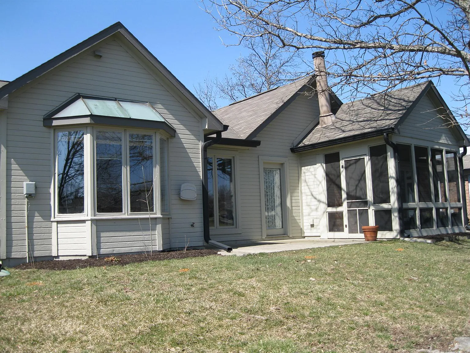 9555 Cadbury Cir photo 1