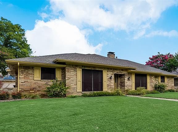 3rd image of 2817 Loch Haven Dr