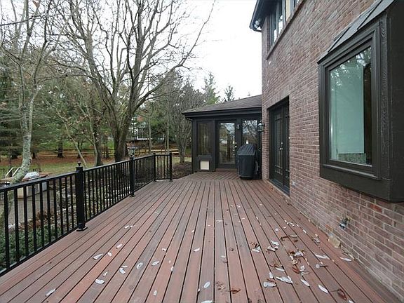 5th image of 320 Sunny Acres Dr