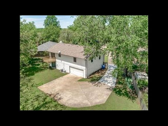 3rd image of 620 Rosewood Cir