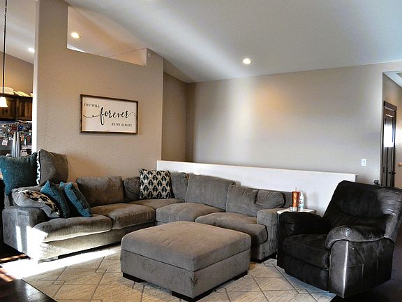 5th image of 3029 Hoefer Ave