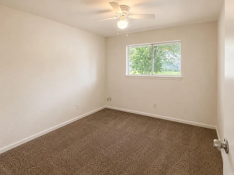 7607 Salge Dr — Photo 6