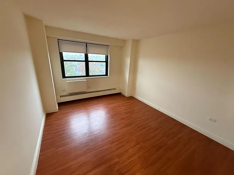 80 Guion Pl — Photo 6