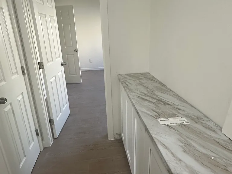 1724 Barry Ave #9 — Photo 8
