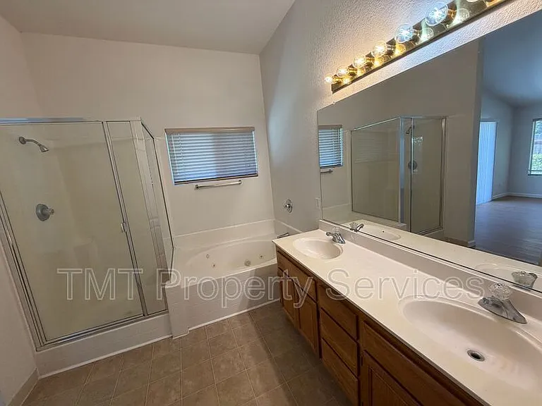 6413 Noble House Ct — Photo 10