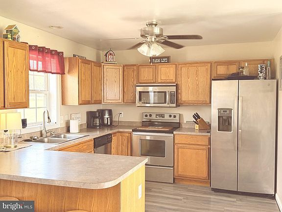 3rd image of 1143 Vernon Rd