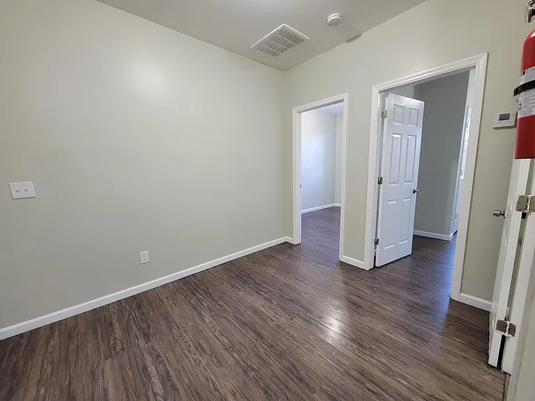812 Clinton Ave #4A — Photo 2