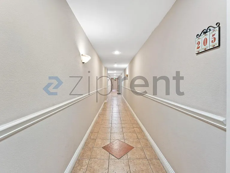 5257 Radford Ave #205 — Photo 19
