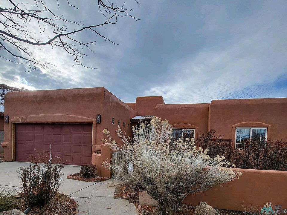 1st image of 402 Coyote Canyon Dr