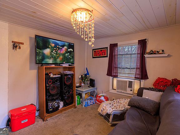 4th image of 100 Daisy Cir