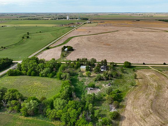 4th image of 611 NE 180th Rd