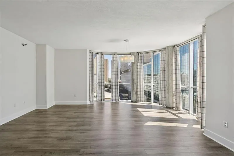 1 bed, 1.0 bath, 1250 sqft, $2,300 — Photo 2
