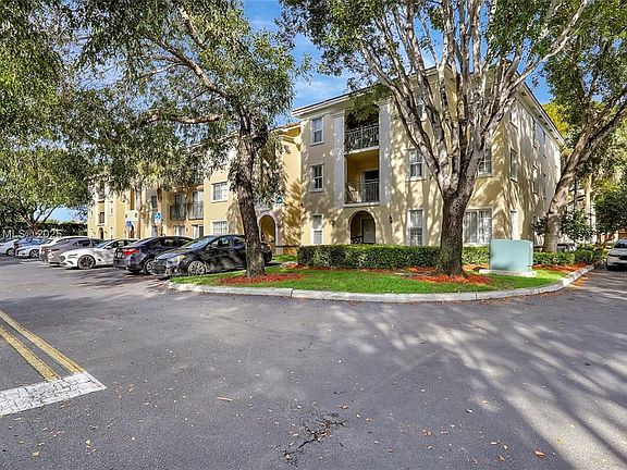 3rd image of 2496 Centergate Dr APT 207