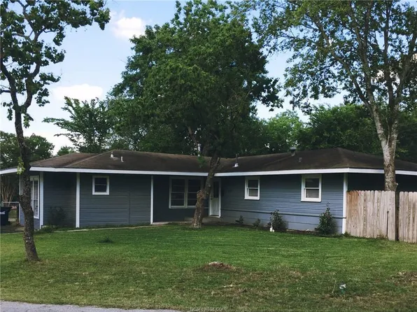 907 Edgewood Dr, Bryan, TX 77802