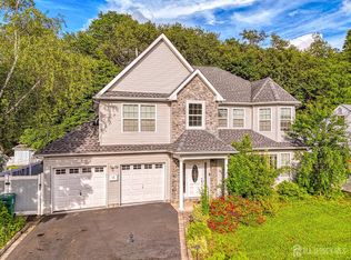 15 Altamont Rd, Edison, NJ 08817