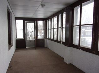 1524 W 2nd St, Waterloo, IA 50701