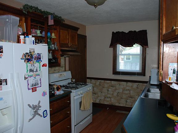 5th image of 3640 Heron Ave SW