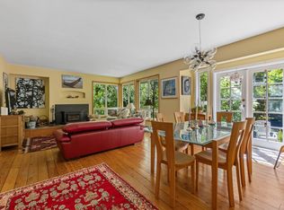 576 Cates Hill Rd, Bowen Island, BC V0N 1G2