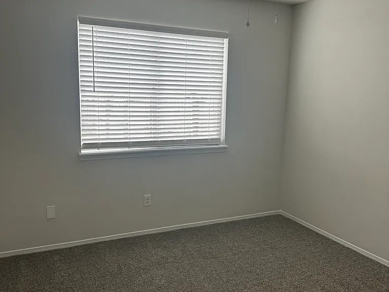 1002 Snug Harbor Ct — Photo 6