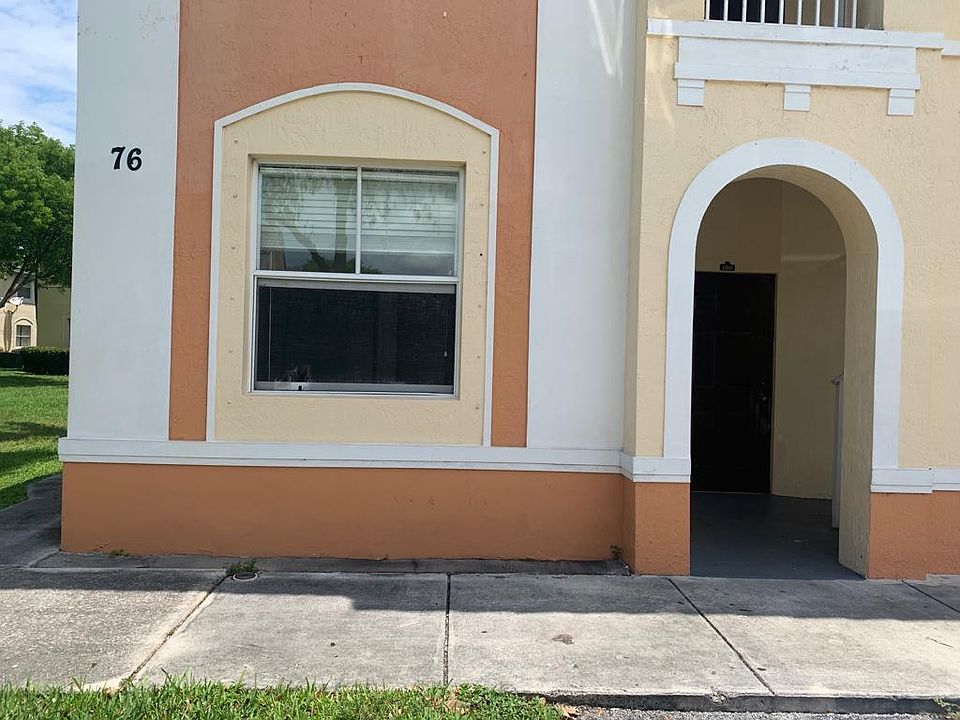 1st image of 2711 SE 16th Ave Unit 100