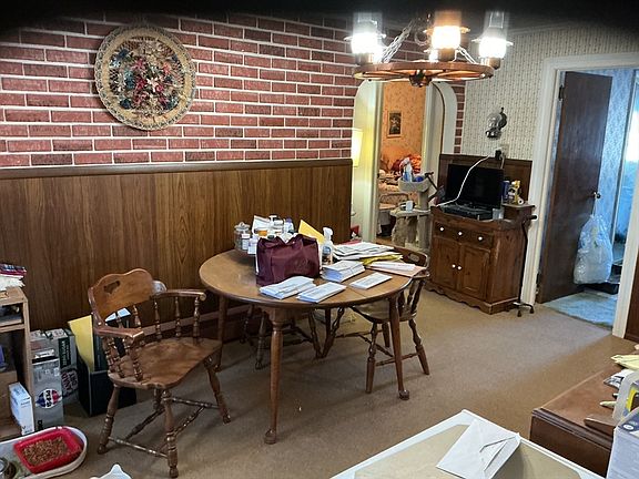 5th image of 251 Fuller Rd