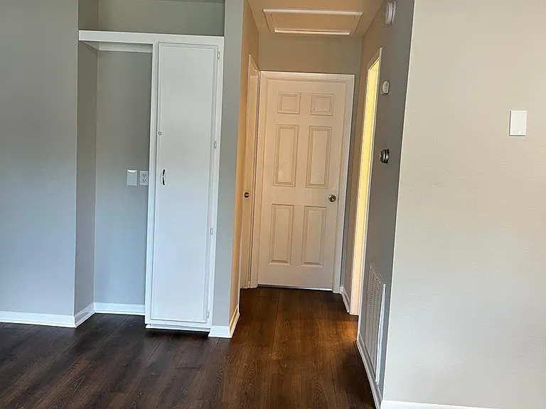 1412 Avenue C — Photo 22