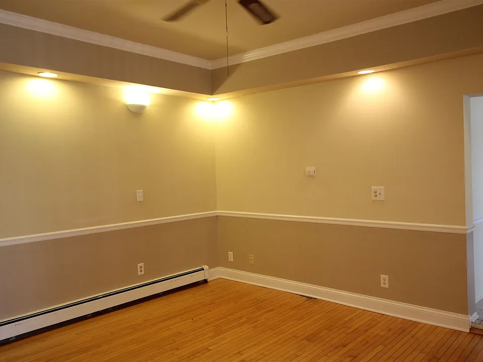 121-1 Living Room