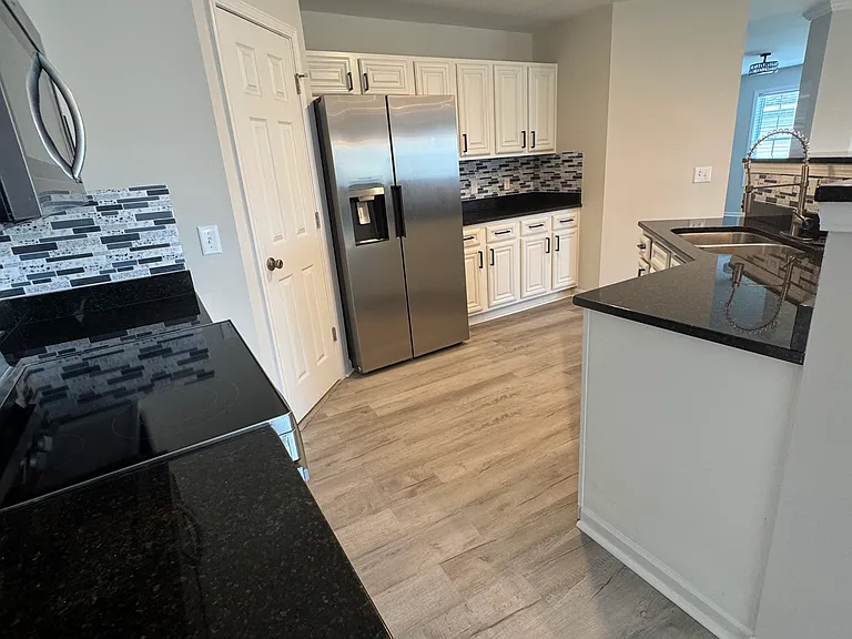 531 Mansfield Ln — Photo 5
