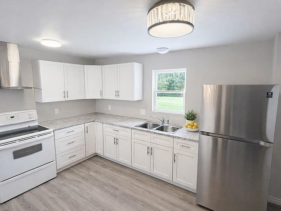 2nd image of 1025 Bear River Rd