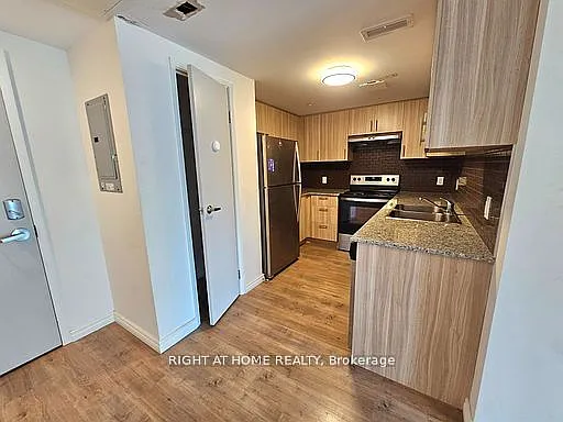 275B Larch St #107 — Photo 7
